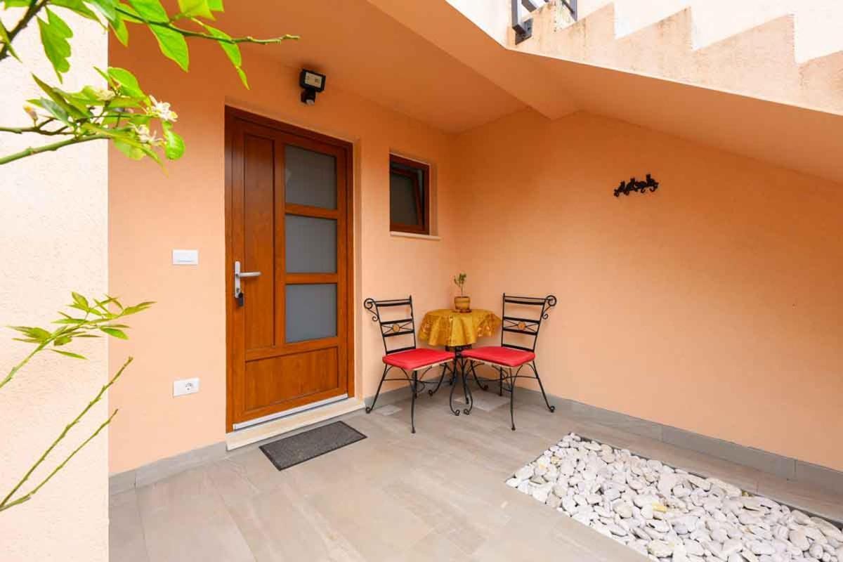 Apartments Ina & Ika Ровин Екстериор снимка