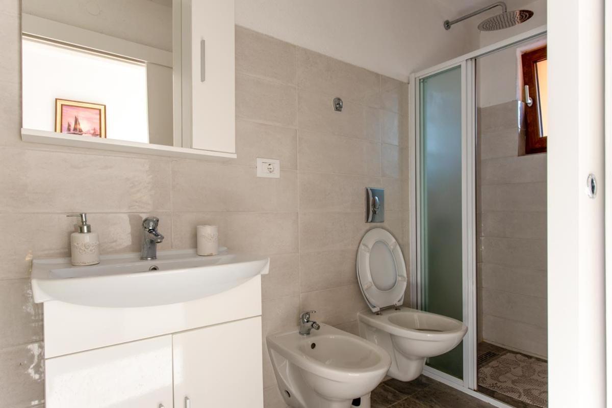 Apartments Ina & Ika Ровин Екстериор снимка