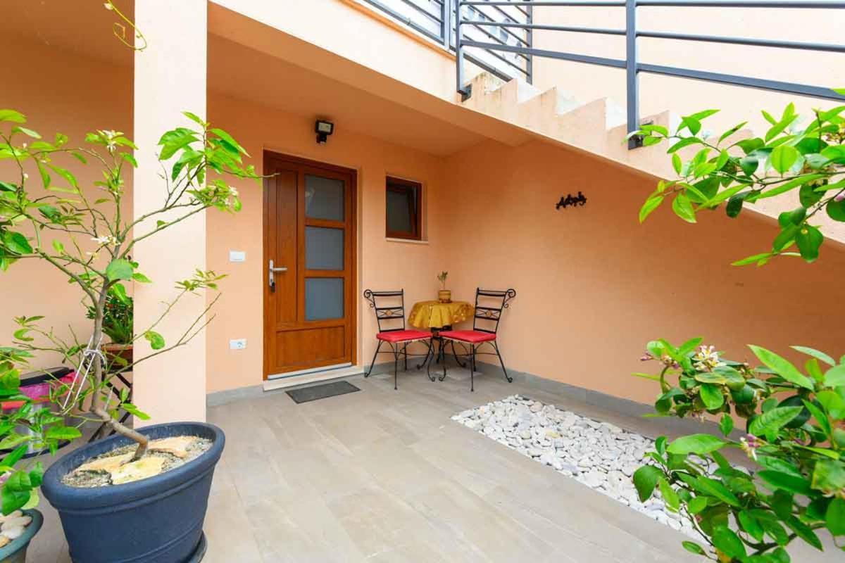 Apartments Ina & Ika Ровин Екстериор снимка