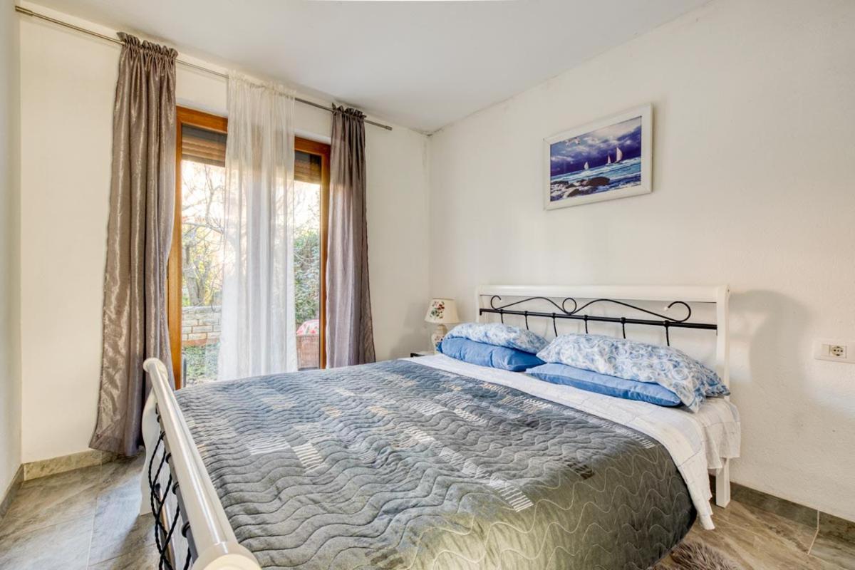 Apartments Ina & Ika Ровин Екстериор снимка