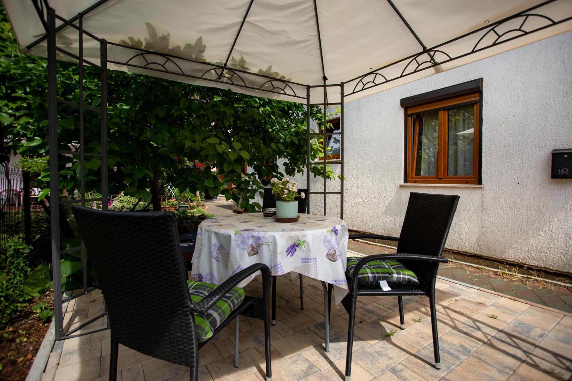 Apartments Ina & Ika Ровин Екстериор снимка