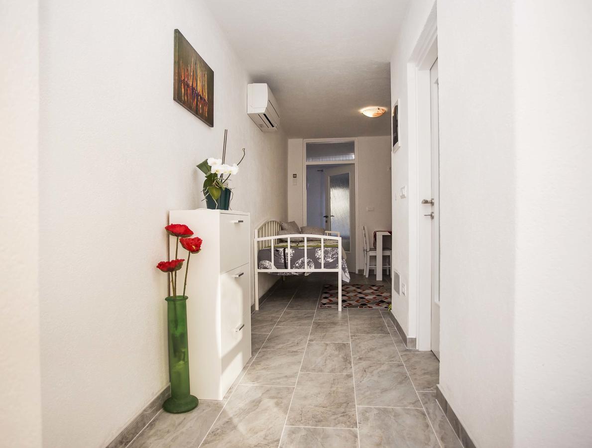 Apartments Ina & Ika Ровин Екстериор снимка