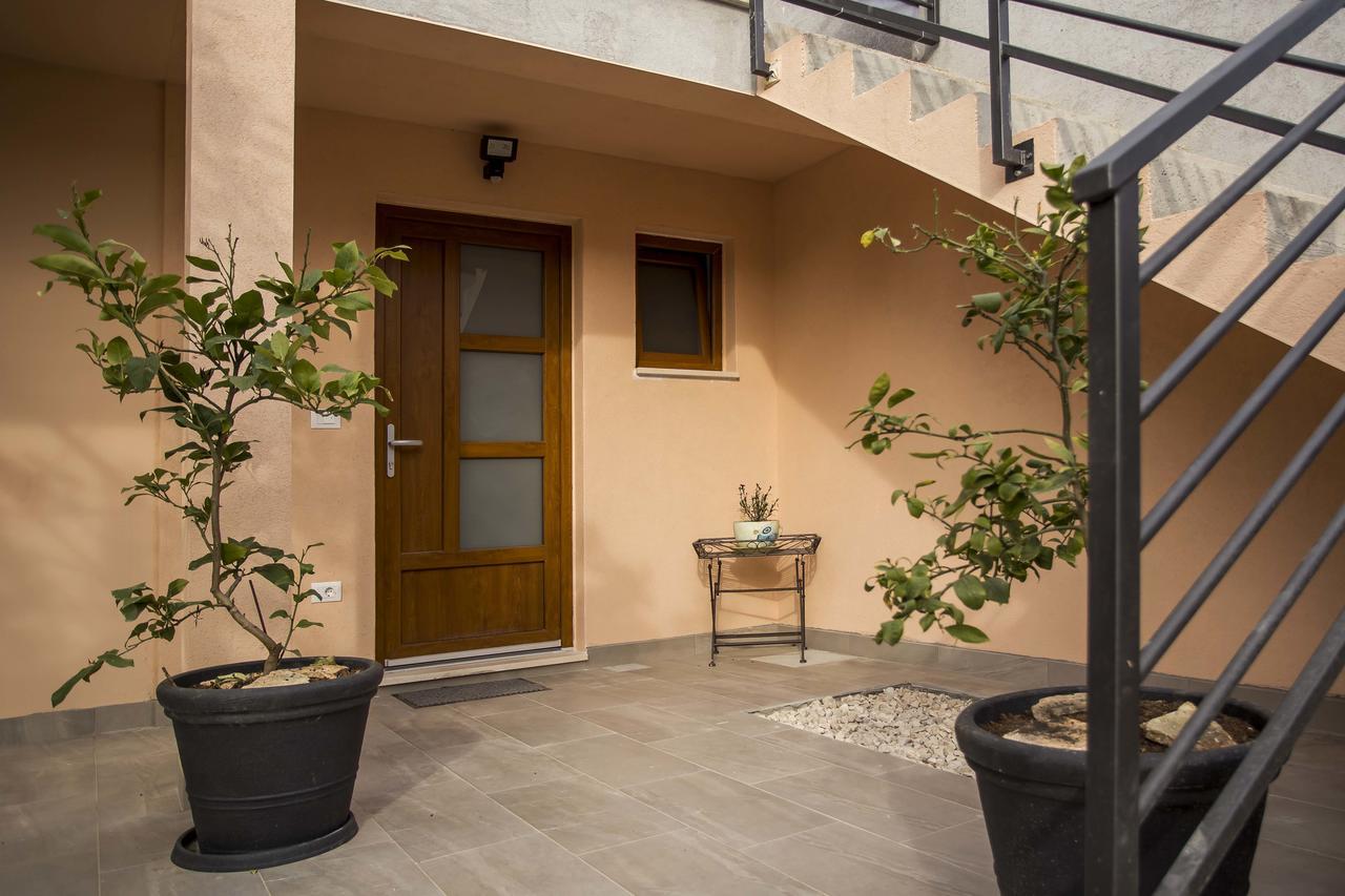 Apartments Ina & Ika Ровин Екстериор снимка
