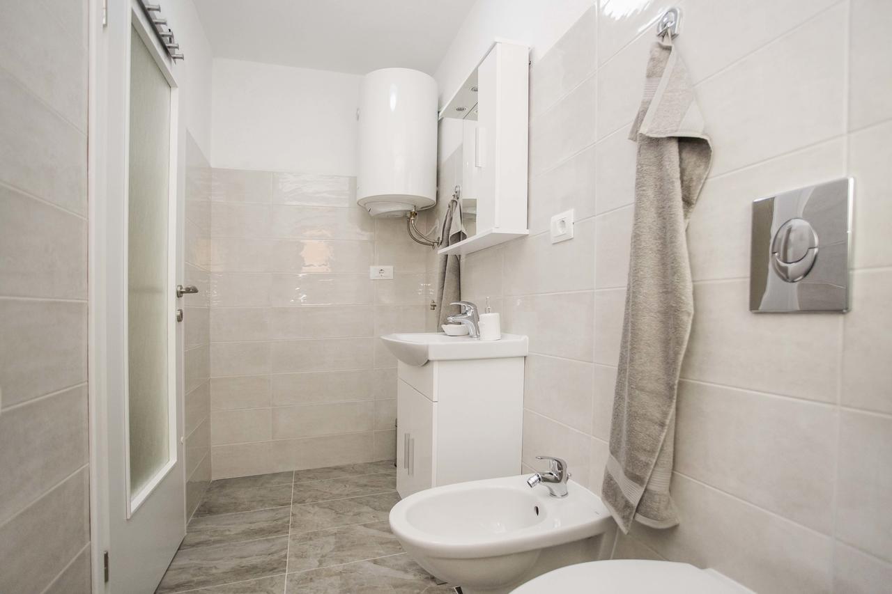 Apartments Ina & Ika Ровин Екстериор снимка